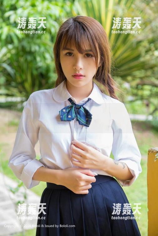 波萝社 - 原图里的柳侑绮，私拍中那对美脚是不是有那么一些微妙的吸引力？