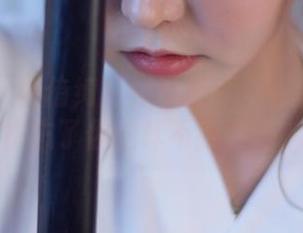 波萝社 - 柳侑绮白裙图集：一眼看上去都快忘了你这样不丢脸吗？