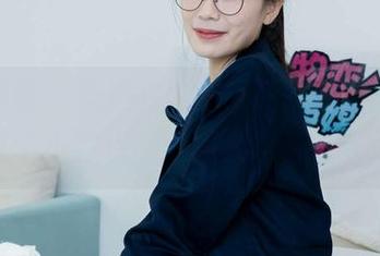 物恋传媒 - 岚岚的妹妹系列：最新图库，真是个小甜点，难怪大家都在评论？