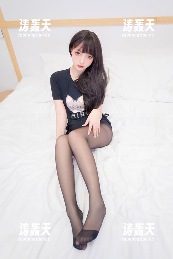 当神乐坂真冬的套装cos出现在你面前，吸引力和尴尬并存！