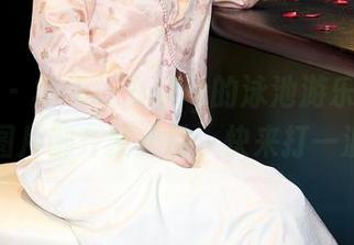 秀人网 - Suki_baby的泳池游乐场：福利与图片都齐聚此地，快来打一波卡！