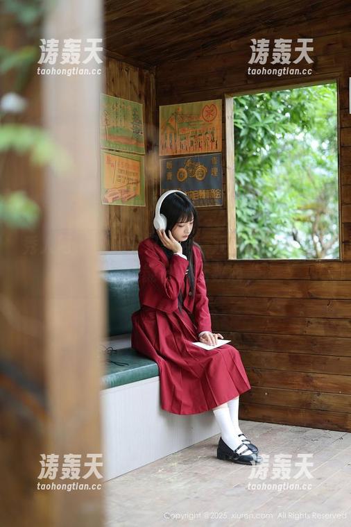 秀人网 - “唐安只需要一双棉袜和一个网盘，便能征服无数心“