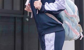 秀人网 - 别眨眼！月野兔美妞和服作品里藏着不少福利，完全停不下来。