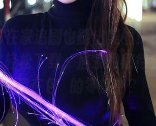 秀人网 - 在家追剧也能出美图！林文文yooki教你轻松下载，居家的期待会不会就藏在包裡的零食中？
