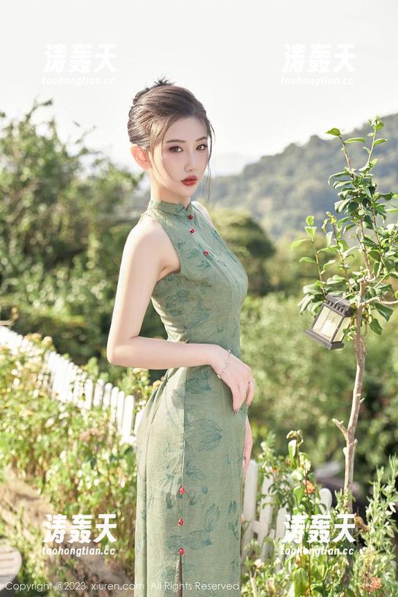 秀人网 - 柚琪Rich与那副眼镜，竟然如此搭调——原图里隐藏的小确幸。