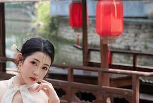 秀人网 - 在线观赏：软软眼镜的美图，真是让我想起了那些年追的颜值达人。