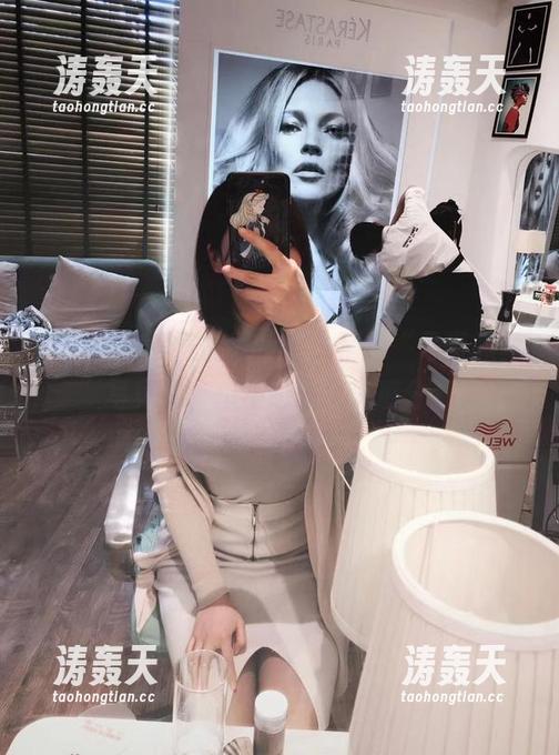 微密圈 - 洋气的童小芯，精选“吊带黑丝”写真集，想不想来个深度分析？