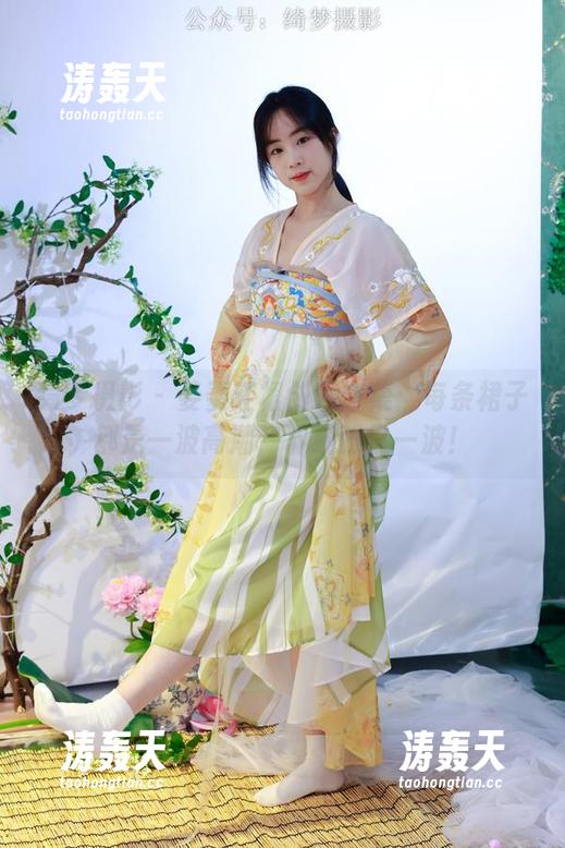 绮梦摄影 - 姜姜红裙创意合集：每条裙子都是一波高潮，下载跟风一波！