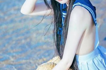 不懂欣赏的也能被落落Raku的制服写真精选触动。
