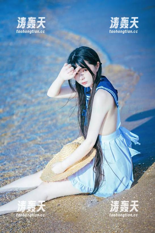 不懂欣赏的也能被落落Raku的制服写真精选触动。