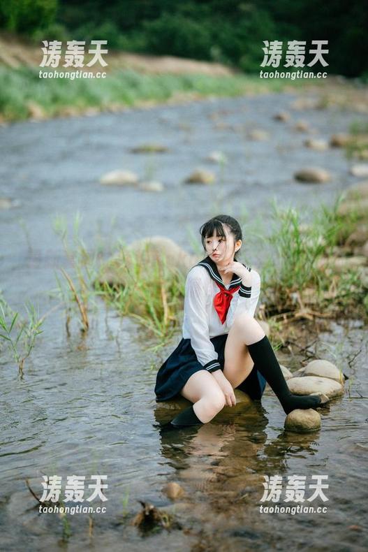 最新套图：落落Raku用裤里丝教你如何优雅搞怪
