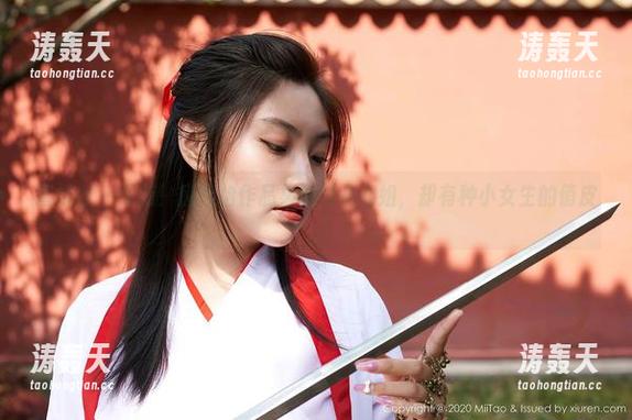 蜜桃社 - 更新！唐佳怡作品集明明是姐姐，却有种小女生的俏皮。