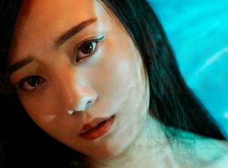 蜜桃社 - 真希穿婚纱时的无限脑洞：一边拍照一边思考晚饭吃啥？私拍写真脑洞大开！