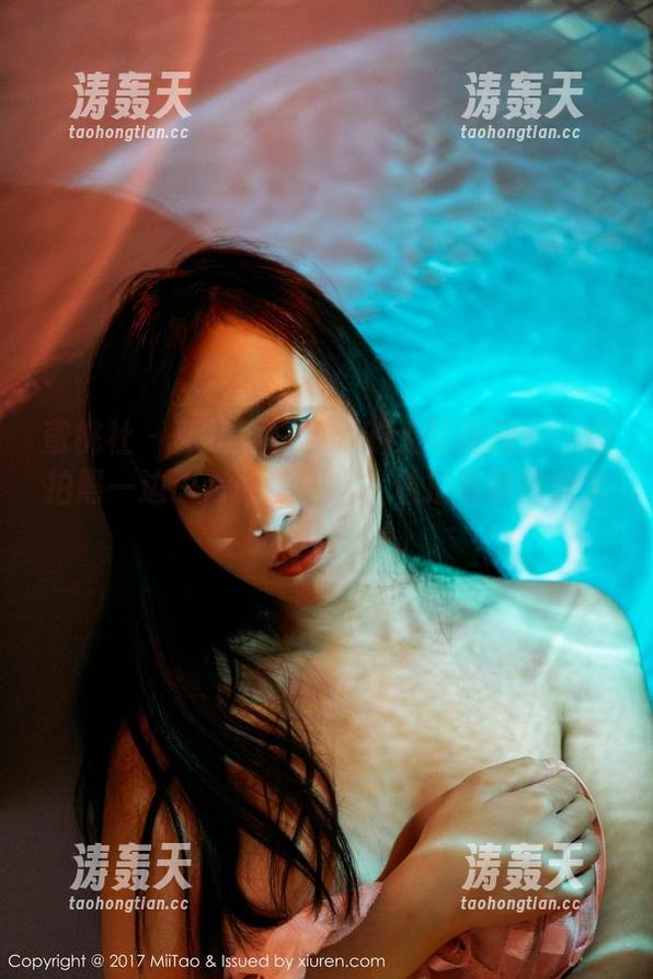 蜜桃社 - 真希穿婚纱时的无限脑洞：一边拍照一边思考晚饭吃啥？私拍写真脑洞大开！