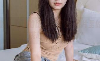 袜啵啵 - 小淳的比基尼冒险-照片里的她似乎在挑战夏天的极限？