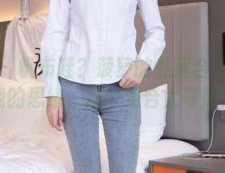 袜啵啵 - 帆布鞋？菠萝的私房合集占据了我的思绪，这个组合太奇妙了