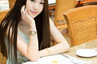 青豆客 - 图册里的刘钰儿：护士角色也有不一样的风味啊。