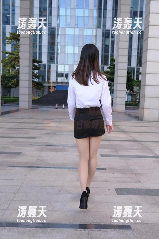 魔镜街拍 - 看新图片，婷婷的黑丝优雅依旧，工作日常好惹眼